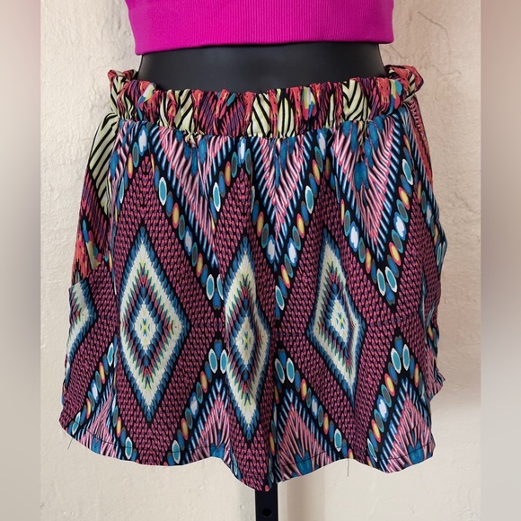 Tyche Printed Elastic Waist Shorts with Pockets - Picture 1 of 6